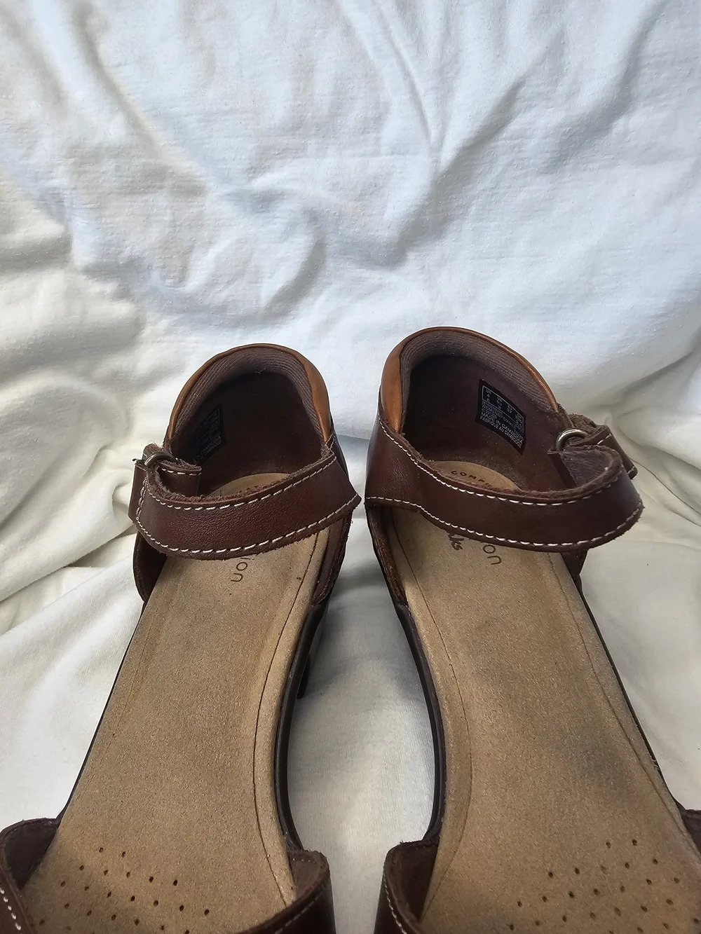 Clarks Emily Daisy Heels Two-tone Dark Tan Leather Design Low Heel Ankle Strap